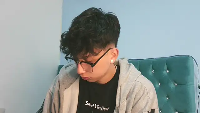 Snapshot of _Thomas_hot_ chatting on April 14, 4:29 am Thomas hot online show from April 14, 4:29 am