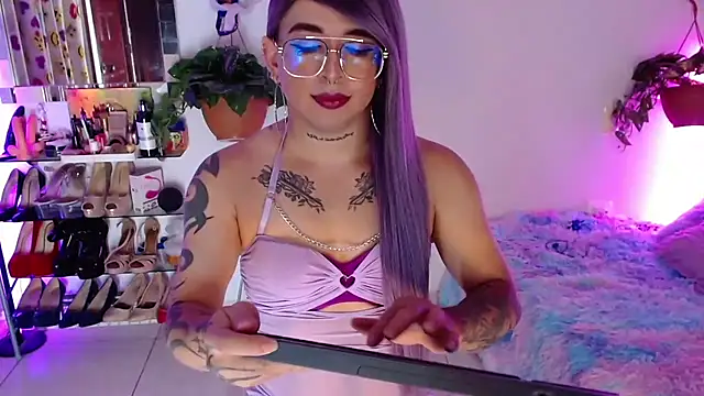 Snapshot of Laveneno_ortiz07 chatting on May 9, 12:16 am Laveneno ortiz07 online show from May 9, 12:16 am