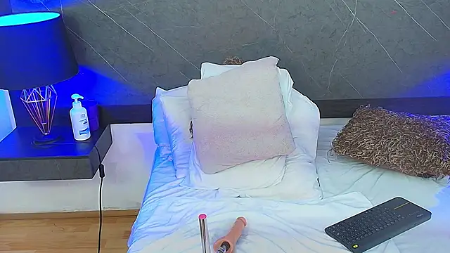 charlottebrowns  online show from February 20, 6:46 pm