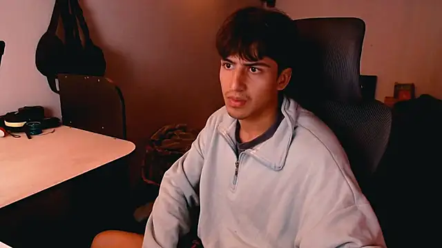 Snapshot of Thieves9 chatting on December 27, 1:07 pm Thieves9 online show from December 27, 1:07 pm