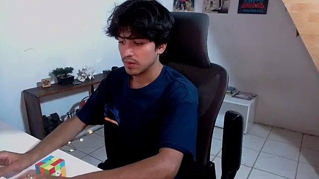 Snapshot of Thieves9 chatting on November 19, 9:26 pm Thieves9 online show from November 19, 9:26 pm