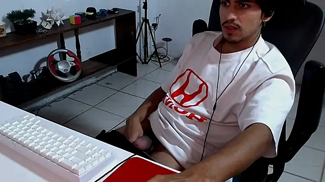 Snapshot of Thieves9 chatting on November 27, 6:04 am Thieves9 online show from November 27, 6:04 am