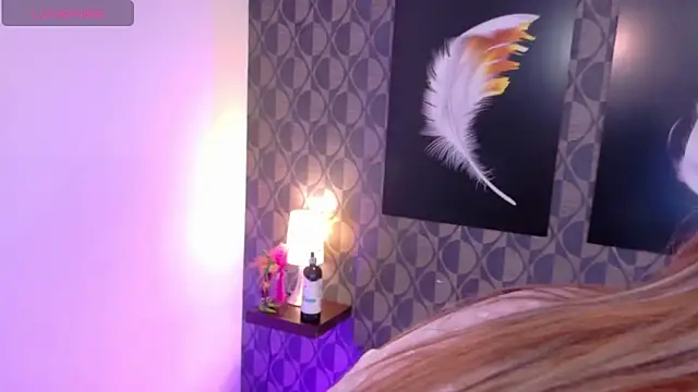 Snapshot of SharomRoss chatting on February 3, 6:49 pm SharomRoss online show from February 3, 6:49 pm