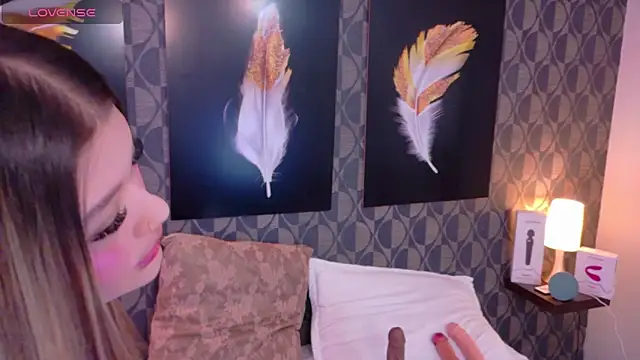 Snapshot of SharomRoss chatting on February 22, 6:08 pm SharomRoss online show from February 22, 6:08 pm