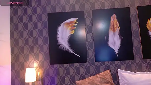 Snapshot of SharomRoss chatting on March 20, 8:29 pm SharomRoss online show from March 20, 8:29 pm