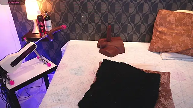 Snapshot of SharomRoss chatting on November 22, 7:35 pm SharomRoss online show from November 22, 7:35 pm