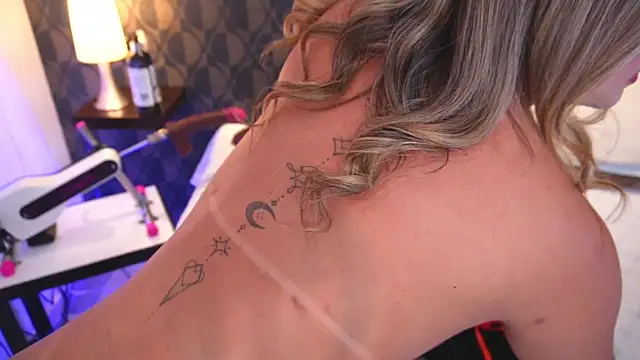 Snapshot of SharomRoss chatting on November 27, 4:53 pm SharomRoss online show from November 27, 4:53 pm