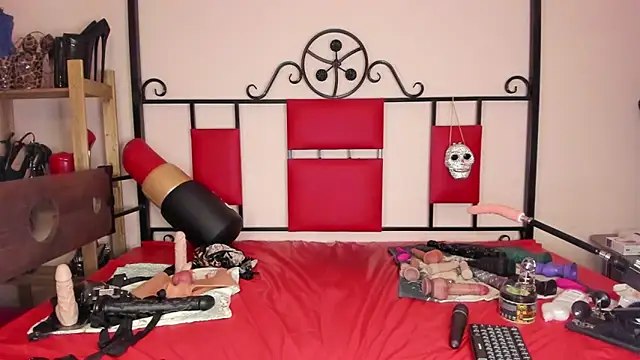 Snapshot of Princess18xxx chatting on December 11, 6:36 am Princess18xxx online show from December 11, 6:36 am