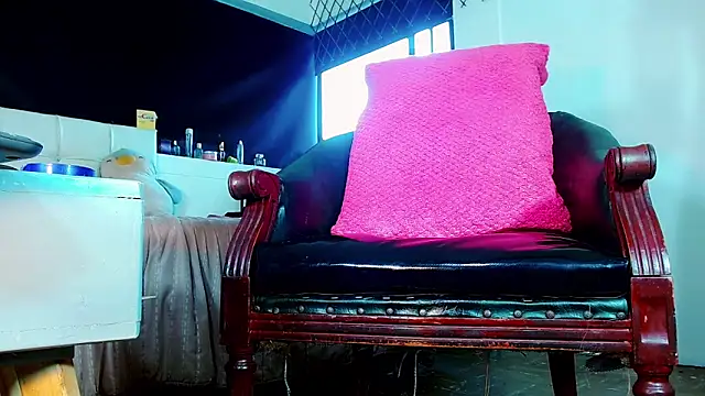 bellatrixx 69 online show from January 7, 11:45 am