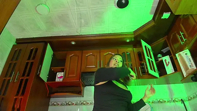 LaureenHills online show from February 11, 3:08 am