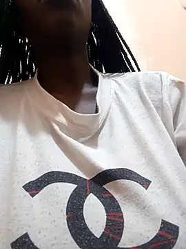 Snapshot of Swirly_blac chatting on October 18, 5:32 am Swirly blac online show from October 18, 5:32 am