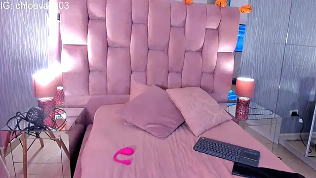 Snapshot of Chloe_evans__ chatting on October 31, 11:11 am Chloe evans online show from October 31, 11:11 am