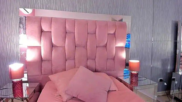 Snapshot of Chloe_evans__ chatting on November 7, 11:43 am Chloe evans online show from November 7, 11:43 am