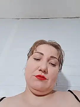 Snapshot of EmmaQueen4 chatting on May 13, 8:01 am EmmaQueen4 online show from May 13, 8:01 am