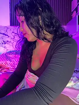 Snapshot of Loaysi chatting on December 3, 2:27 pm Loaysi online show from December 3, 2:27 pm