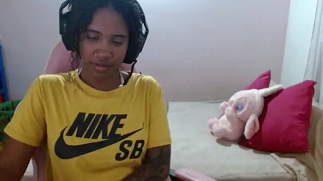 TiffanyRoouse online show from March 18, 12:05 am