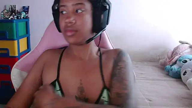 TiffanyRoouse online show from November 24, 9:47 pm