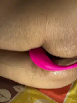 Snapshot of Bongcrush_3 chatting on February 12, 3:51 am Bongcrush 3 online show from February 12, 3:51 am