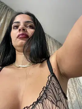 Snapshot of _adelle chatting on November 5, 10:48 am adelle online show from November 5, 10:48 am