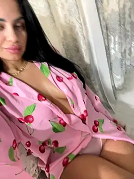 Snapshot of _adelle chatting on November 9, 10:02 am adelle online show from November 9, 10:02 am