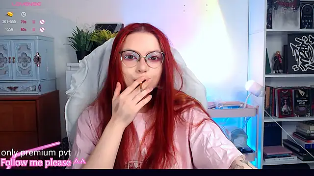 Snapshot of me__hanna chatting on October 29, 9:05 pm me hanna online show from October 29, 9:05 pm