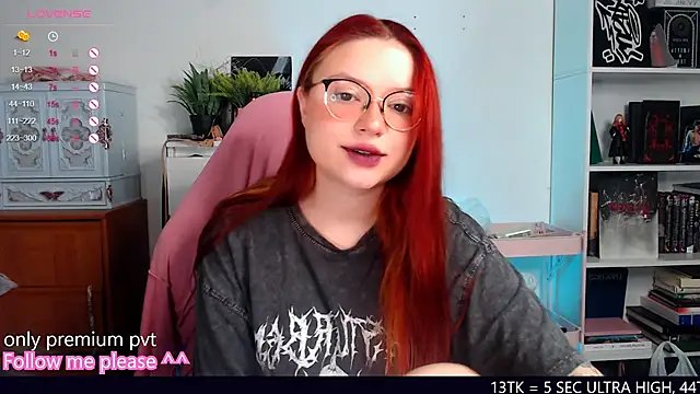 Snapshot of me__hanna chatting on November 8, 10:19 pm me hanna online show from November 8, 10:19 pm