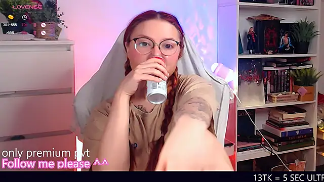 Snapshot of me__hanna chatting on November 15, 10:15 pm me hanna online show from November 15, 10:15 pm