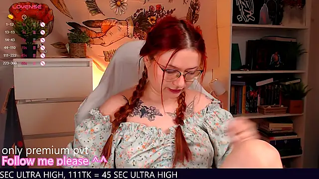 Snapshot of me__hanna chatting on November 29, 1:52 am me hanna online show from November 29, 1:52 am