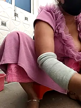 Snapshot of Archna-ji chatting on December 1, 4:39 am Archna-ji online show from December 1, 4:39 am