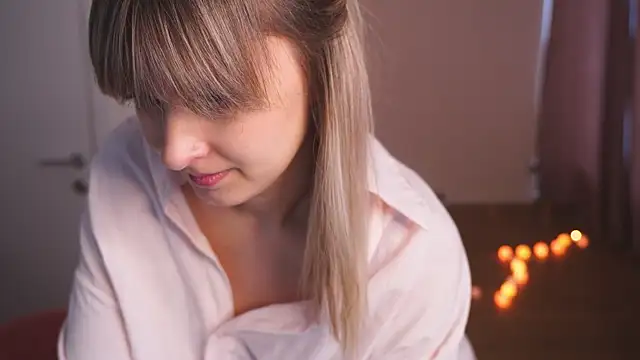 Snapshot of hereandnows_ chatting on December 15, 4:07 am hereandnows  online show from December 15, 4:07 am