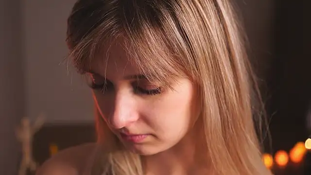 Snapshot of hereandnows_ chatting on December 28, 7:01 pm hereandnows  online show from December 28, 7:01 pm