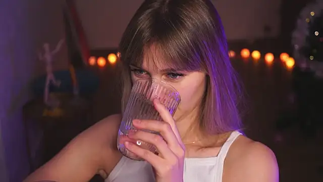 Snapshot of hereandnows_ chatting on January 12, 8:25 pm hereandnows  online show from January 12, 8:25 pm