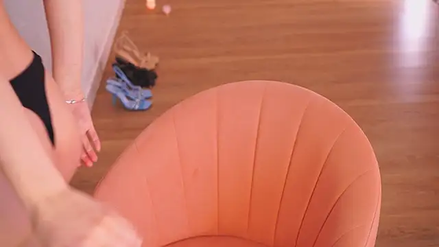 Snapshot of hereandnows_ chatting on February 21, 7:12 am hereandnows  online show from February 21, 7:12 am