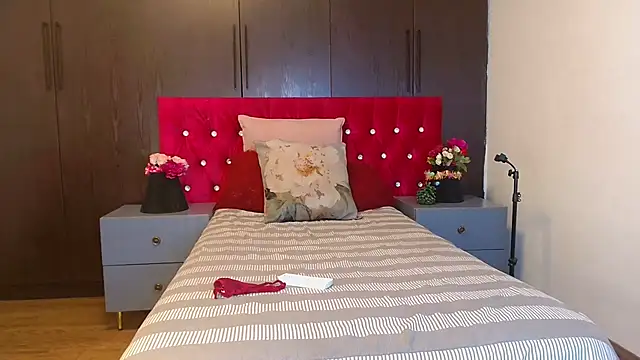 VeryGoodBadGirl1 online show from August 3, 9:18 pm