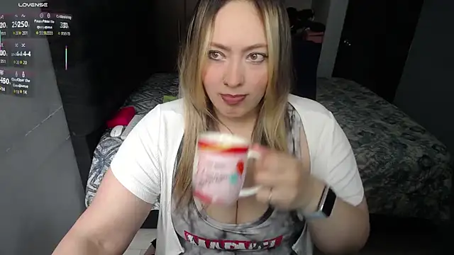 Snapshot of Valentina_St chatting on November 14, 8:51 pm Valentina St online show from November 14, 8:51 pm