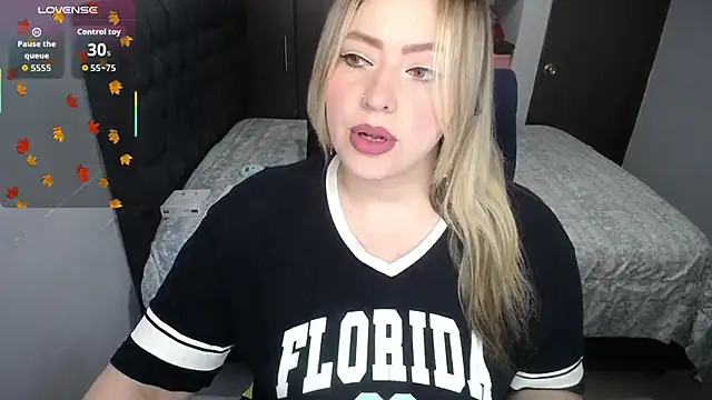 Snapshot of Valentina_St chatting on November 26, 10:22 pm Valentina St online show from November 26, 10:22 pm