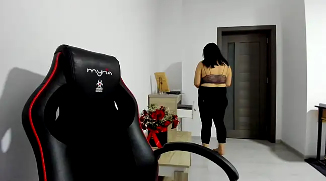 Snapshot of amiraisa11 chatting on February 3, 1:52 am amiraisa11 online show from February 3, 1:52 am