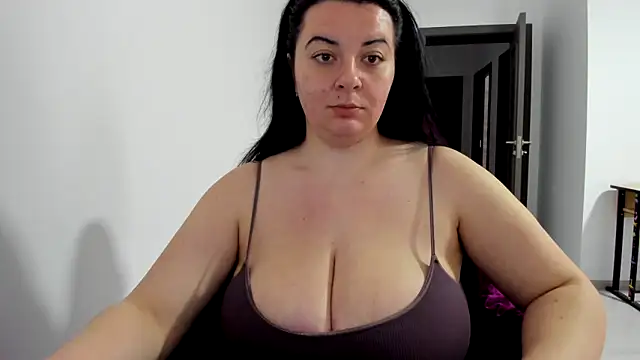 Snapshot of amiraisa11 chatting on March 18, 5:52 am amiraisa11 online show from March 18, 5:52 am