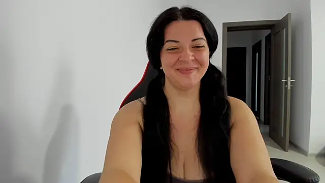 amiraisa11 online show from June 28, 3:51 pm