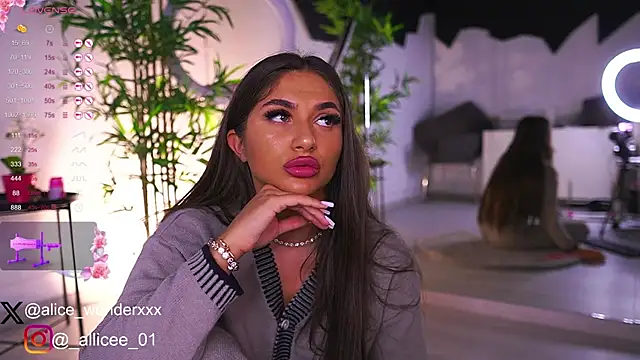 VanessaSimon online show from February 8, 6:12 am