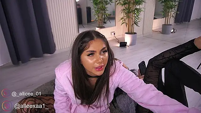 VanessaSimon online show from March 21, 11:33 am