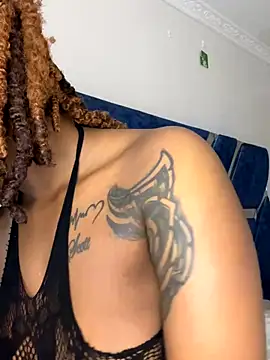 Snapshot of SexxyLunar chatting on December 3, 3:03 am SexxyLunar online show from December 3, 3:03 am