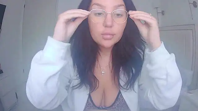 magical mia online show from April 21, 10:21 am