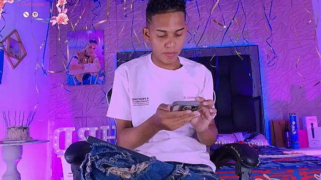 Snapshot of dilan_alfonzo chatting on May 22, 5:18 pm dilan alfonzo online show from May 22, 5:18 pm