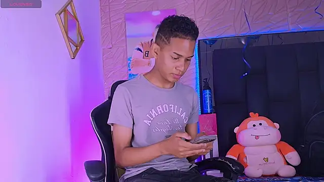 Snapshot of dilan_alfonzo chatting on May 24, 4:12 pm dilan alfonzo online show from May 24, 4:12 pm