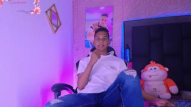 Snapshot of dilan_alfonzo chatting on June 1, 3:47 pm dilan alfonzo online show from June 1, 3:47 pm