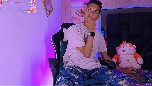 Snapshot of dilan_alfonzo chatting on June 16, 6:32 pm dilan alfonzo online show from June 16, 6:32 pm