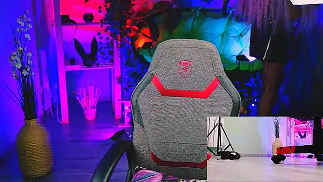 MonicaMaxwel online show from March 20, 6:09 pm