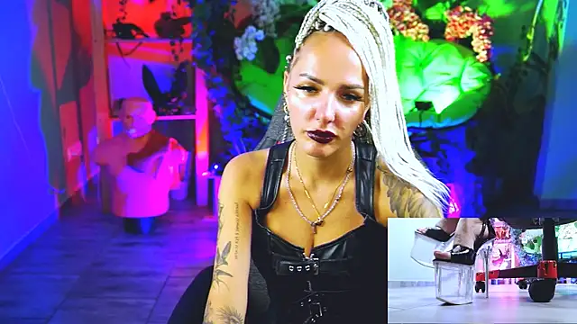 MonicaMaxwel online show from September 12, 11:32 am