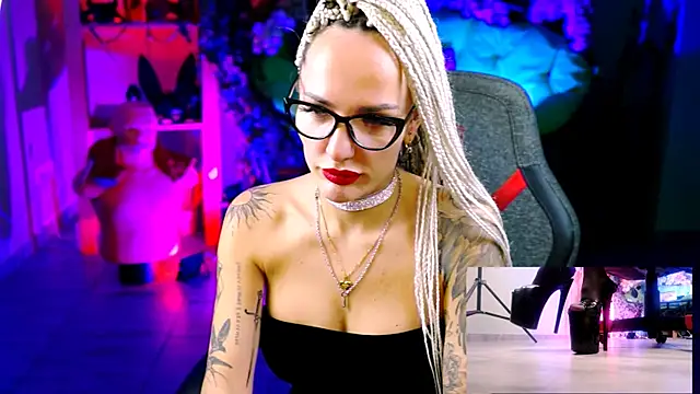 MonicaMaxwel online show from November 15, 10:45 am